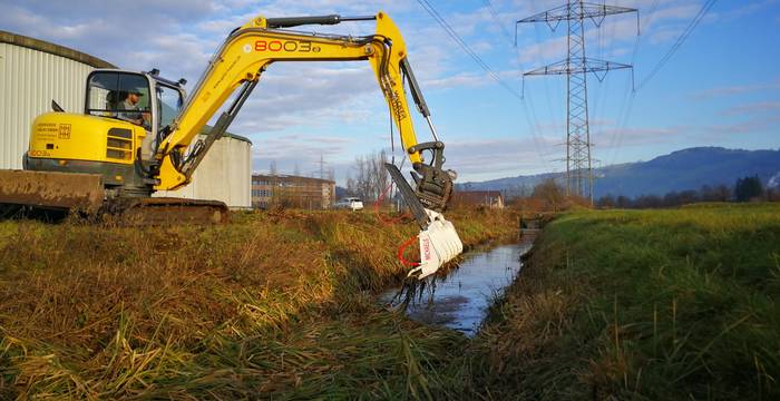 Mähkorb im Einsatz - Foto: Samuel Ehrenbold