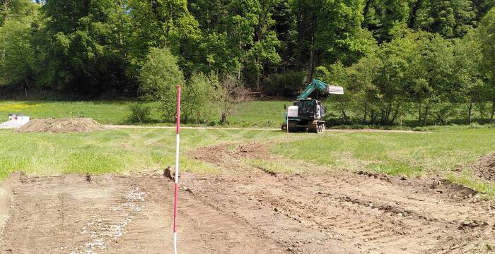 Hier entspring künftig das Ödenwilerbächli und fliesst in Richtung Pfaffnern (dort wo der Bagger steht).