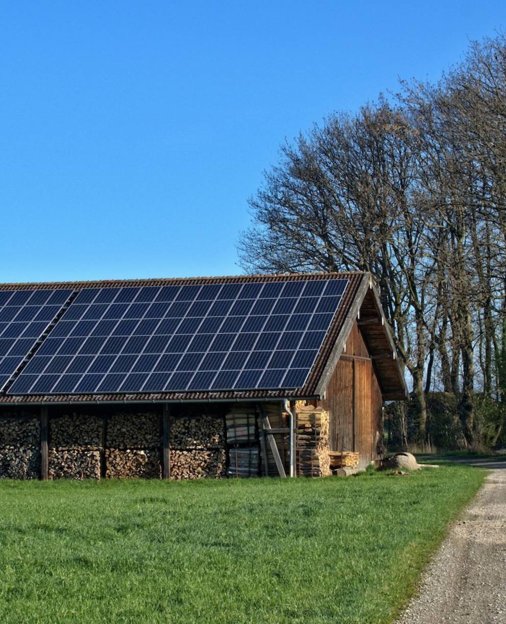 Solarpanels auf einer Feldscheune - Foto: pixabay.com