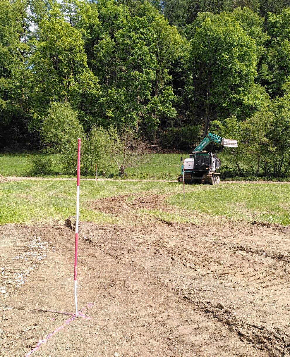 Hier entspring künftig das Ödenwilerbächli und fliesst in Richtung Pfaffnern (dort wo der Bagger steht).